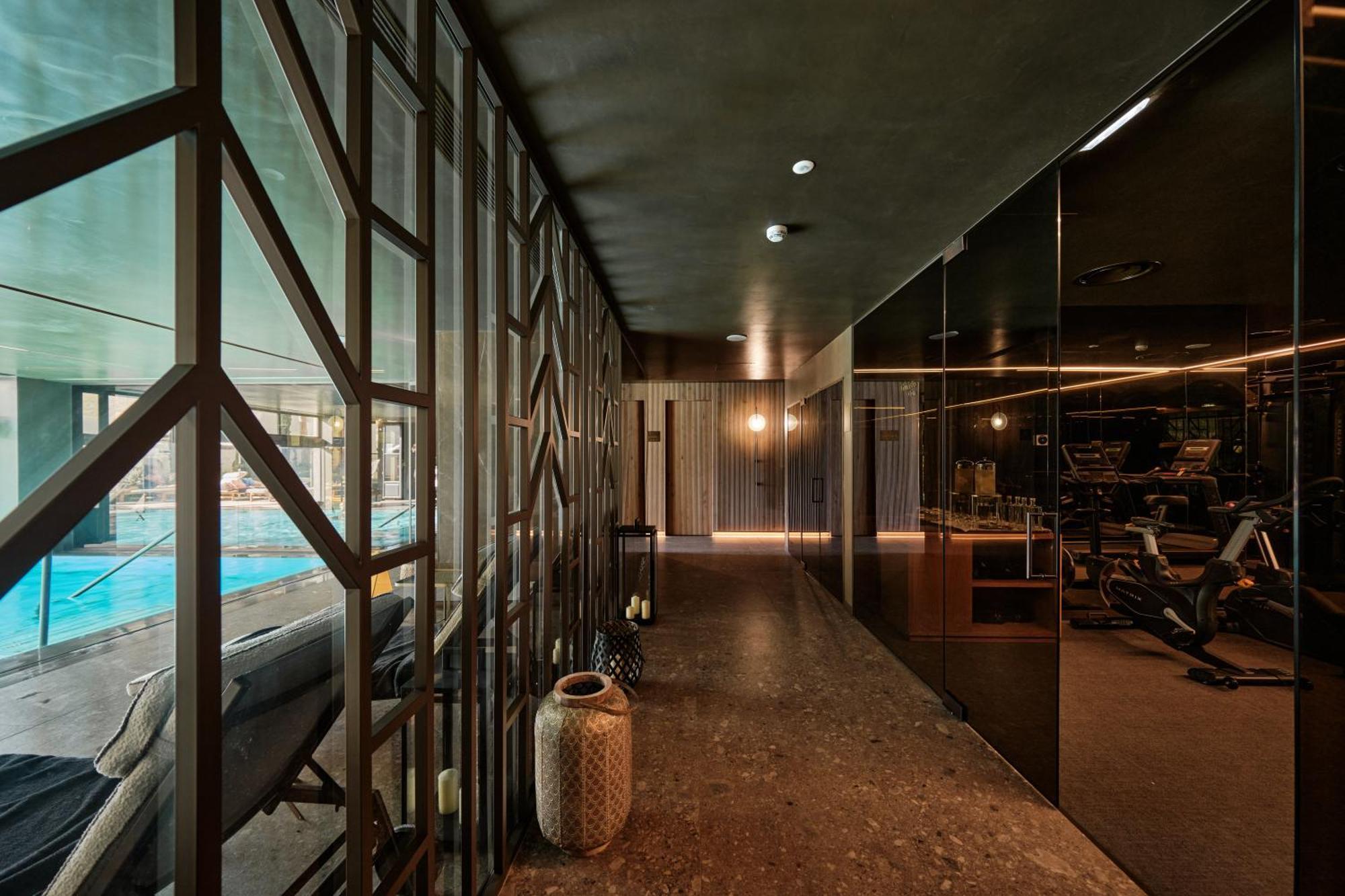 Ga Palace Hotel & Spa, A Xixth-Century Villa ポルト エクステリア 写真 The gym at The Standard East Village