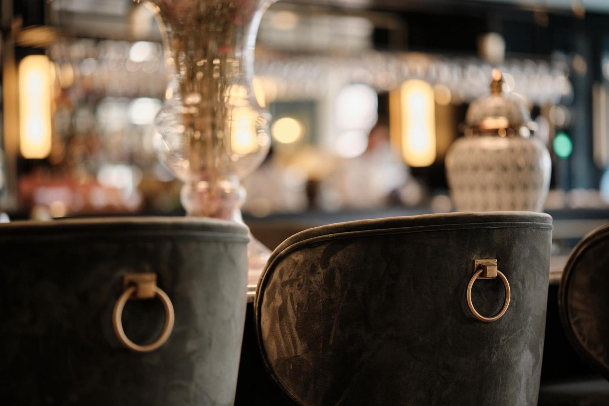 Ga Palace Hotel & Spa, A Xixth-Century Villa ポルト エクステリア 写真 Bar stools at the bar