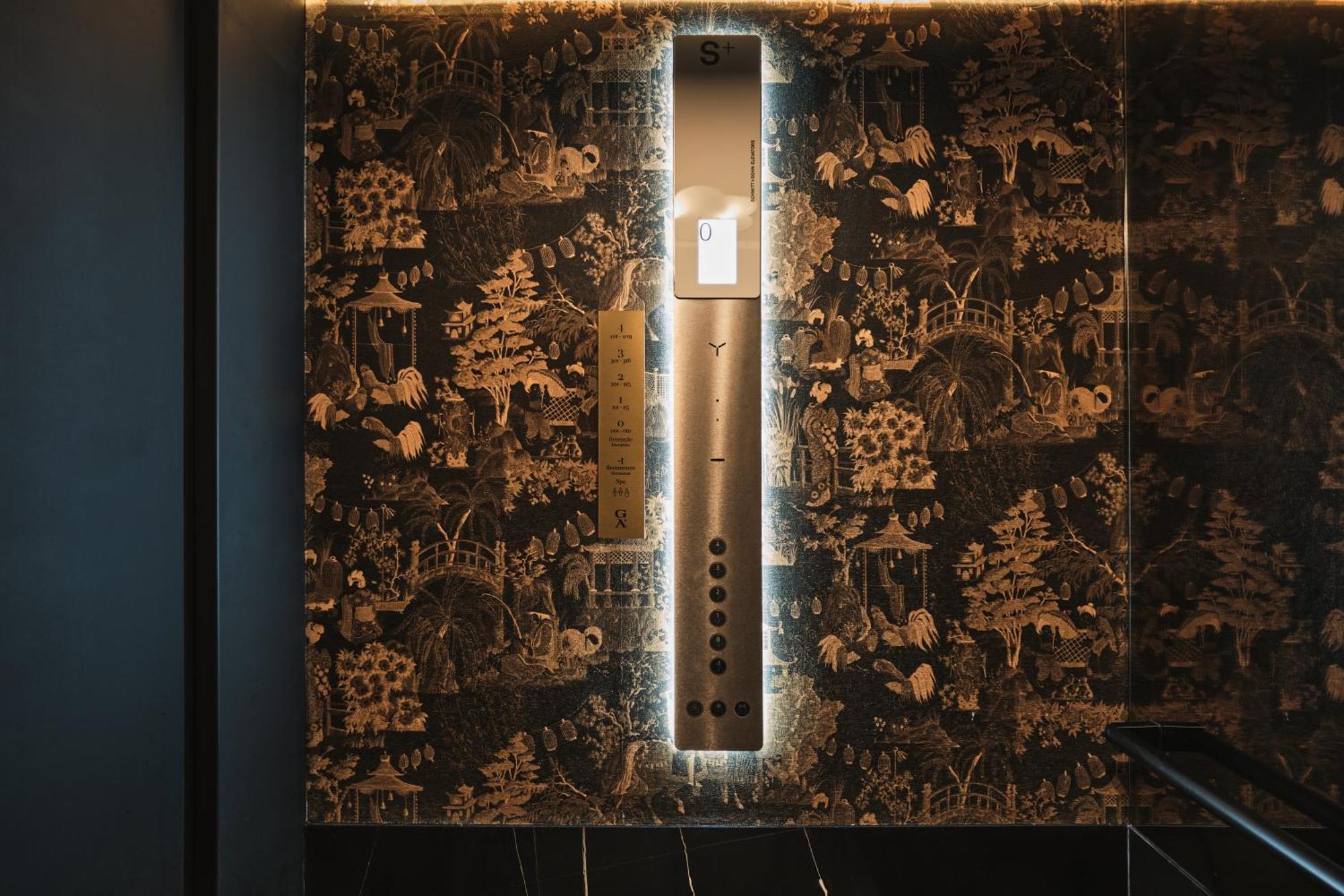 Ga Palace Hotel & Spa, A Xixth-Century Villa ポルト エクステリア 写真 A backlit onyx panel