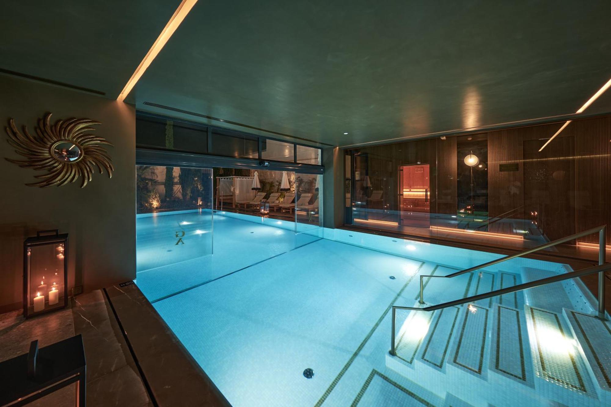 Ga Palace Hotel & Spa, A Xixth-Century Villa ポルト エクステリア 写真 The swimming pool at the hotel