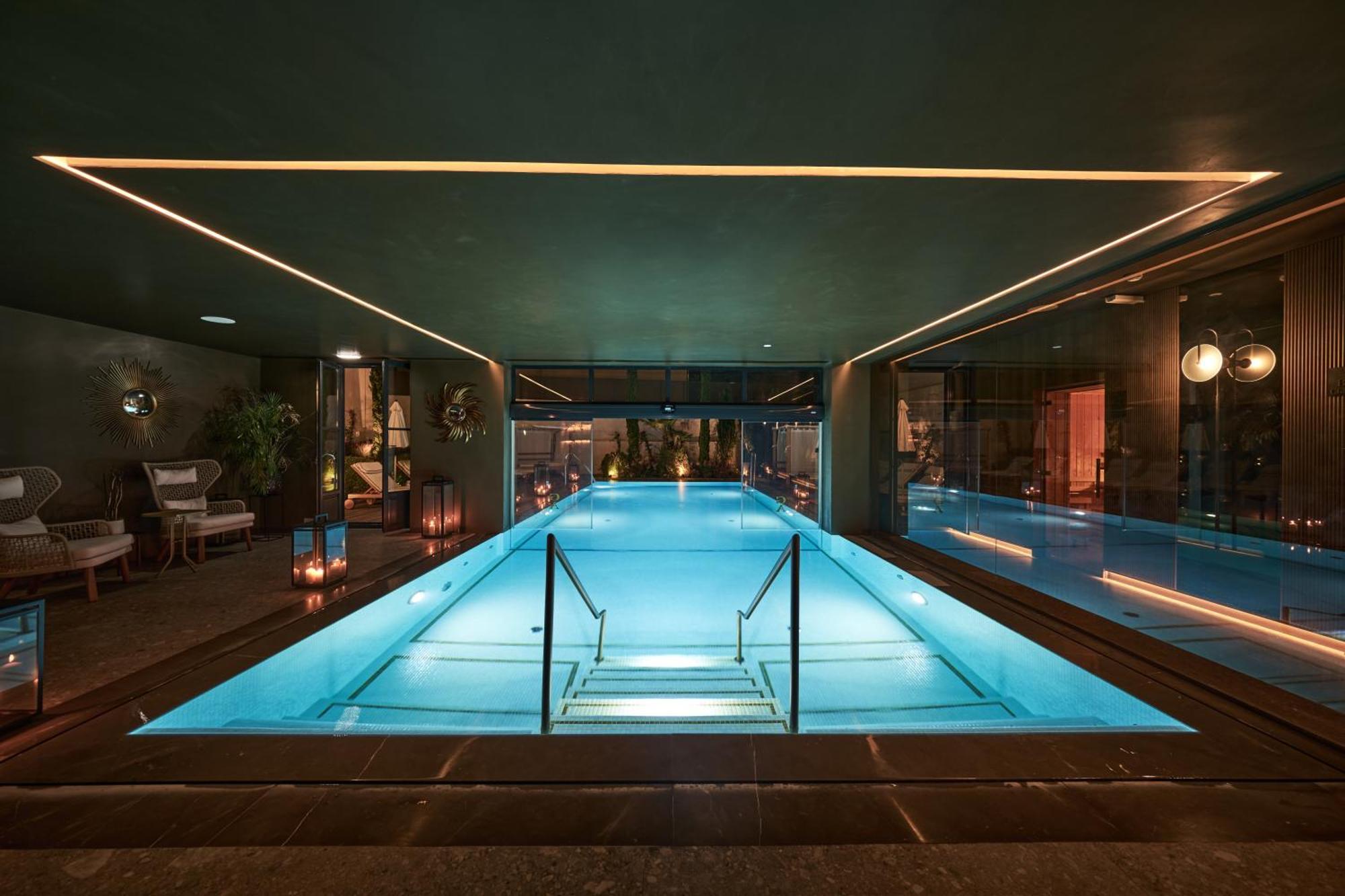 Ga Palace Hotel & Spa, A Xixth-Century Villa ポルト エクステリア 写真 The pool at the Mandarin Oriental, Munich