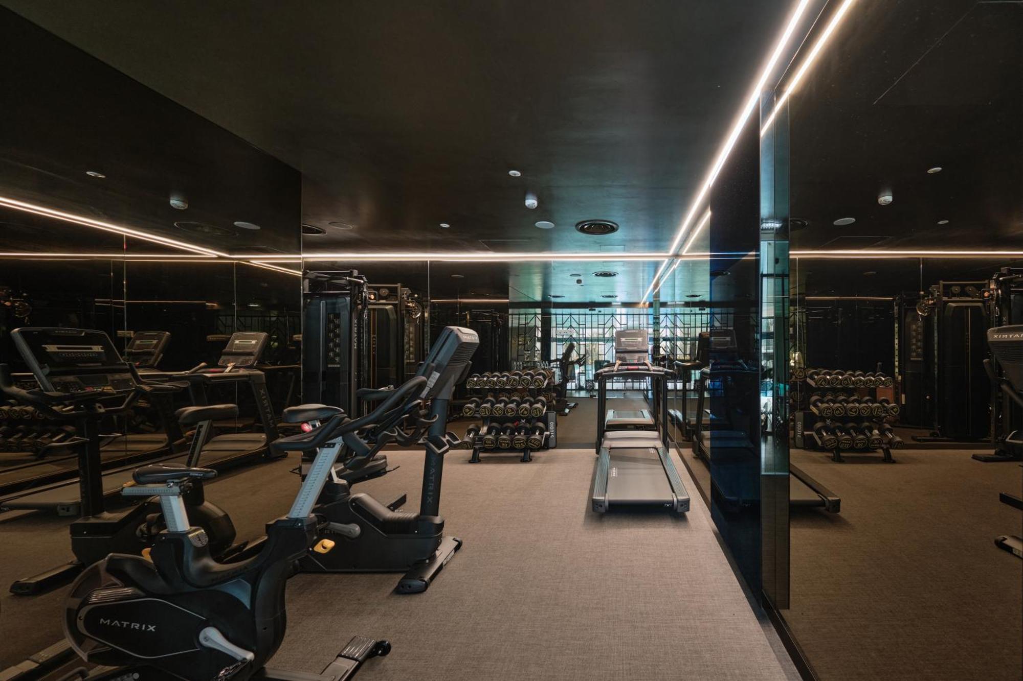 Ga Palace Hotel & Spa, A Xixth-Century Villa ポルト エクステリア 写真 The gym at The Standard East Village
